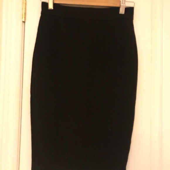 Black pencil skirt - Picture 1 of 3